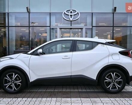 Белый Тойота C-HR, объемом двигателя 1.8 л и пробегом 81 тыс. км за 24905 $, фото 2 на Automoto.ua