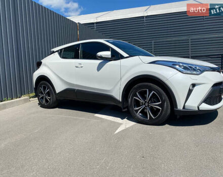 Білий Тойота C-HR, об'ємом двигуна 1.2 л та пробігом 40 тис. км за 24900 $, фото 2 на Automoto.ua