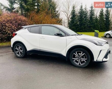 Белый Тойота C-HR, объемом двигателя 1.99 л и пробегом 91 тыс. км за 26350 $, фото 3 на Automoto.ua