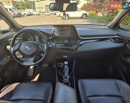 Белый Тойота C-HR, объемом двигателя 1.99 л и пробегом 55 тыс. км за 28400 $, фото 9 на Automoto.ua