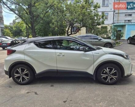 Белый Тойота C-HR, объемом двигателя 1.99 л и пробегом 55 тыс. км за 28400 $, фото 1 на Automoto.ua