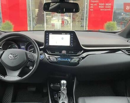 Белый Тойота C-HR, объемом двигателя 1.99 л и пробегом 64 тыс. км за 27507 $, фото 3 на Automoto.ua