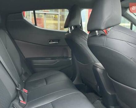 Белый Тойота C-HR, объемом двигателя 1.99 л и пробегом 64 тыс. км за 27507 $, фото 10 на Automoto.ua