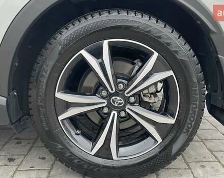 Белый Тойота C-HR, объемом двигателя 1.99 л и пробегом 64 тыс. км за 27507 $, фото 29 на Automoto.ua