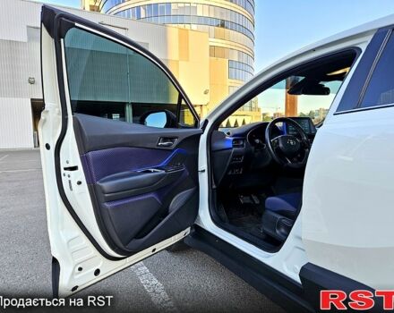 Білий Тойота C-HR, об'ємом двигуна 0 л та пробігом 62 тис. км за 18800 $, фото 3 на Automoto.ua