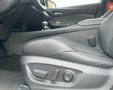 Белый Тойота C-HR, объемом двигателя 1.99 л и пробегом 64 тыс. км за 27507 $, фото 23 на Automoto.ua