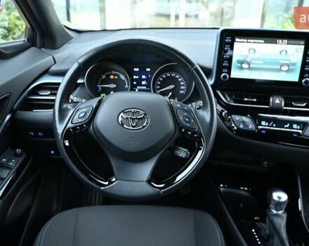 Белый Тойота C-HR, объемом двигателя 1.8 л и пробегом 81 тыс. км за 24905 $, фото 8 на Automoto.ua