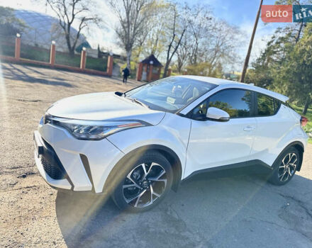 Белый Тойота C-HR, объемом двигателя 1.99 л и пробегом 76 тыс. км за 20999 $, фото 4 на Automoto.ua