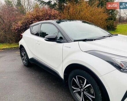 Белый Тойота C-HR, объемом двигателя 1.99 л и пробегом 91 тыс. км за 26350 $, фото 2 на Automoto.ua