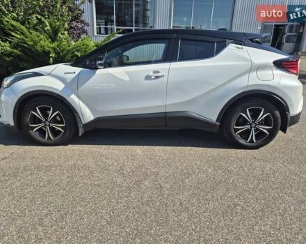 Белый Тойота C-HR, объемом двигателя 1.99 л и пробегом 52 тыс. км за 29400 $, фото 1 на Automoto.ua