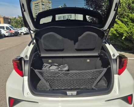 Белый Тойота C-HR, объемом двигателя 1.99 л и пробегом 55 тыс. км за 28400 $, фото 8 на Automoto.ua