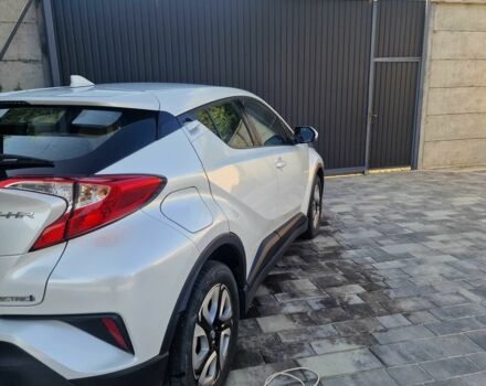 Белый Тойота C-HR, объемом двигателя 0 л и пробегом 73 тыс. км за 19000 $, фото 2 на Automoto.ua