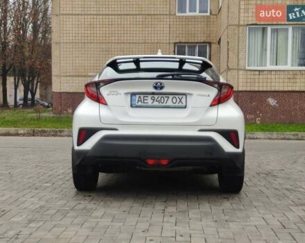 Белый Тойота C-HR, объемом двигателя 1.8 л и пробегом 86 тыс. км за 28000 $, фото 3 на Automoto.ua