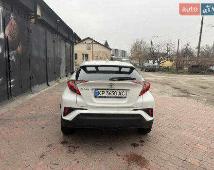 Білий Тойота C-HR, об'ємом двигуна 1.99 л та пробігом 28 тис. км за 24000 $, фото 4 на Automoto.ua