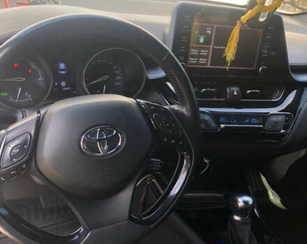 Белый Тойота C-HR, объемом двигателя 2 л и пробегом 36 тыс. км за 28900 $, фото 1 на Automoto.ua