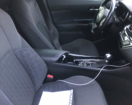 Белый Тойота C-HR, объемом двигателя 2 л и пробегом 36 тыс. км за 28900 $, фото 7 на Automoto.ua