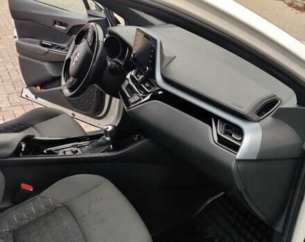 Белый Тойота C-HR, объемом двигателя 1.8 л и пробегом 86 тыс. км за 28000 $, фото 4 на Automoto.ua