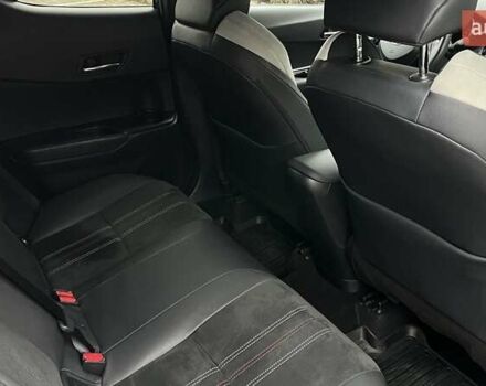 Белый Тойота C-HR, объемом двигателя 1.99 л и пробегом 26 тыс. км за 30700 $, фото 5 на Automoto.ua