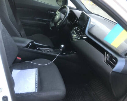 Белый Тойота C-HR, объемом двигателя 2 л и пробегом 36 тыс. км за 28900 $, фото 9 на Automoto.ua