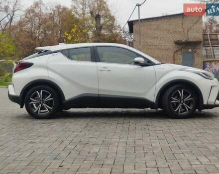 Белый Тойота C-HR, объемом двигателя 1.8 л и пробегом 86 тыс. км за 28000 $, фото 1 на Automoto.ua