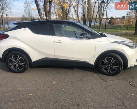 Білий Тойота C-HR, об'ємом двигуна 1.99 л та пробігом 34 тис. км за 30000 $, фото 4 на Automoto.ua