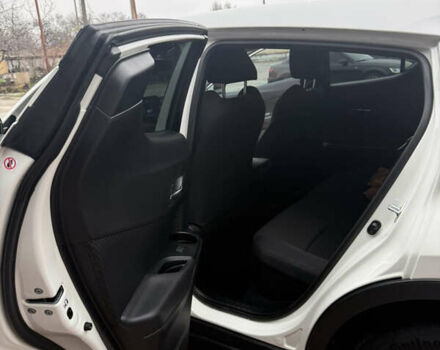 Білий Тойота C-HR, об'ємом двигуна 1.99 л та пробігом 28 тис. км за 24000 $, фото 7 на Automoto.ua