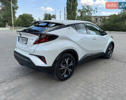 Белый Тойота C-HR, объемом двигателя 1.8 л и пробегом 38 тыс. км за 28900 $, фото 3 на Automoto.ua