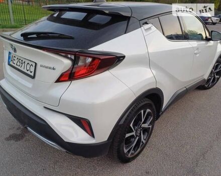 Белый Тойота C-HR, объемом двигателя 1.99 л и пробегом 25 тыс. км за 26000 $, фото 3 на Automoto.ua