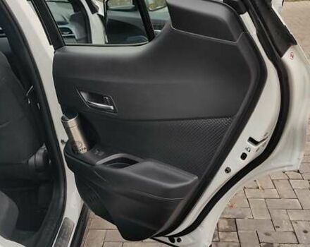 Белый Тойота C-HR, объемом двигателя 1.8 л и пробегом 86 тыс. км за 28000 $, фото 11 на Automoto.ua