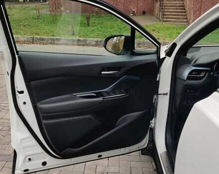 Белый Тойота C-HR, объемом двигателя 1.8 л и пробегом 86 тыс. км за 28000 $, фото 9 на Automoto.ua