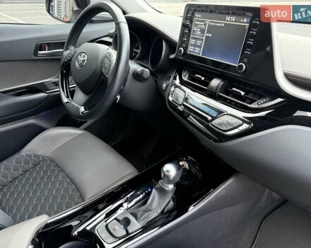Білий Тойота C-HR, об'ємом двигуна 1.2 л та пробігом 24 тис. км за 25000 $, фото 1 на Automoto.ua