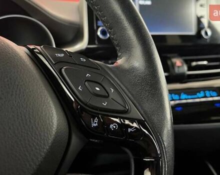 Белый Тойота C-HR, объемом двигателя 1.2 л и пробегом 48 тыс. км за 24519 $, фото 16 на Automoto.ua