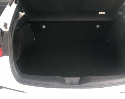 Білий Тойота C-HR, об'ємом двигуна 1.99 л та пробігом 34 тис. км за 30000 $, фото 8 на Automoto.ua