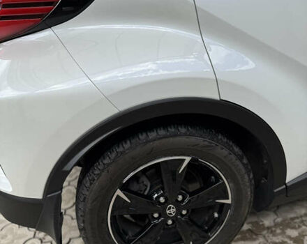 Белый Тойота C-HR, объемом двигателя 1.99 л и пробегом 135 тыс. км за 26900 $, фото 42 на Automoto.ua