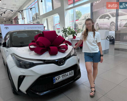 Белый Тойота C-HR, объемом двигателя 1.99 л и пробегом 135 тыс. км за 26900 $, фото 46 на Automoto.ua