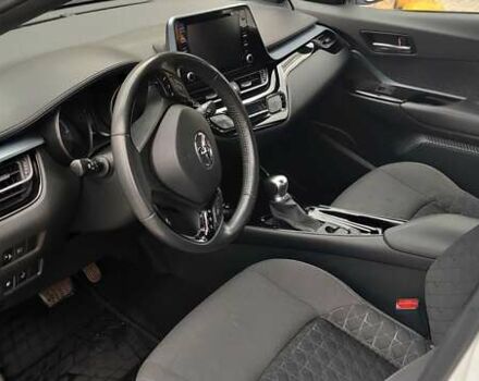 Белый Тойота C-HR, объемом двигателя 1.8 л и пробегом 86 тыс. км за 28000 $, фото 5 на Automoto.ua