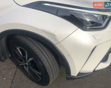 Білий Тойота C-HR, об'ємом двигуна 1.99 л та пробігом 34 тис. км за 30000 $, фото 9 на Automoto.ua