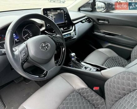 Білий Тойота C-HR, об'ємом двигуна 1.2 л та пробігом 24 тис. км за 25000 $, фото 2 на Automoto.ua