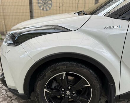 Белый Тойота C-HR, объемом двигателя 1.99 л и пробегом 135 тыс. км за 26900 $, фото 40 на Automoto.ua