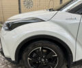 Белый Тойота C-HR, объемом двигателя 1.99 л и пробегом 135 тыс. км за 26900 $, фото 40 на Automoto.ua