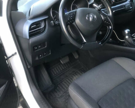 Белый Тойота C-HR, объемом двигателя 2 л и пробегом 36 тыс. км за 28900 $, фото 10 на Automoto.ua