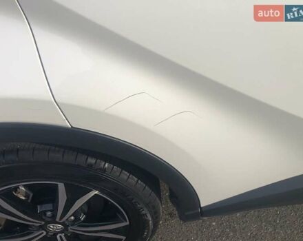 Білий Тойота C-HR, об'ємом двигуна 1.99 л та пробігом 34 тис. км за 30000 $, фото 10 на Automoto.ua