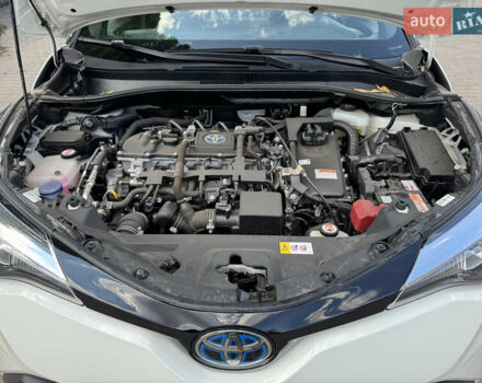 Белый Тойота C-HR, объемом двигателя 1.8 л и пробегом 38 тыс. км за 28900 $, фото 8 на Automoto.ua