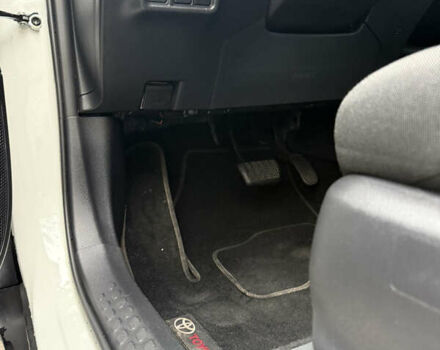 Білий Тойота C-HR, об'ємом двигуна 1.99 л та пробігом 28 тис. км за 24000 $, фото 15 на Automoto.ua