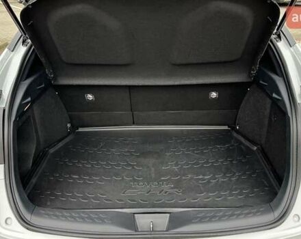 Белый Тойота C-HR, объемом двигателя 1.99 л и пробегом 26 тыс. км за 30700 $, фото 9 на Automoto.ua