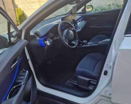 Белый Тойота C-HR, объемом двигателя 0 л и пробегом 73 тыс. км за 19000 $, фото 11 на Automoto.ua
