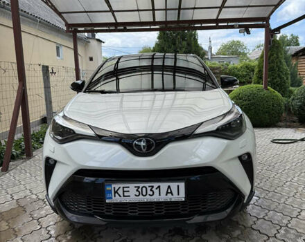Белый Тойота C-HR, объемом двигателя 1.99 л и пробегом 135 тыс. км за 26900 $, фото 2 на Automoto.ua