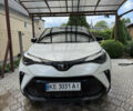 Белый Тойота C-HR, объемом двигателя 1.99 л и пробегом 135 тыс. км за 26900 $, фото 2 на Automoto.ua