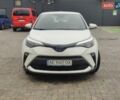 Белый Тойота C-HR, объемом двигателя 1.8 л и пробегом 86 тыс. км за 28000 $, фото 1 на Automoto.ua