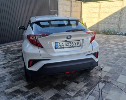 Белый Тойота C-HR, объемом двигателя 0 л и пробегом 73 тыс. км за 19000 $, фото 1 на Automoto.ua